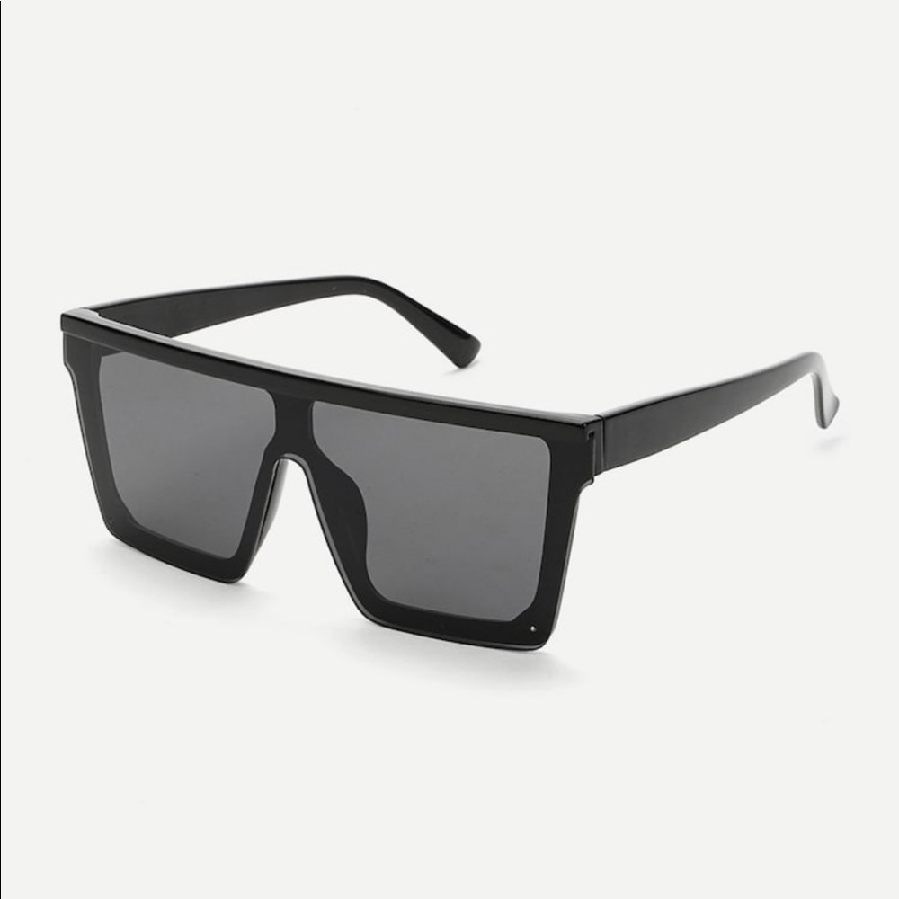 Straight Line Sunglasses in Black - Picture 3 of 3